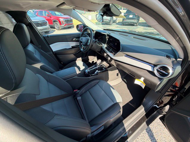 New 2026 Chevrolet Trax LT w/ Sunroof Package FWD image 21