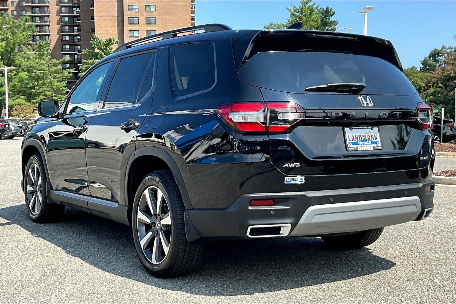 Used 2025 Honda Pilot Elite image 12