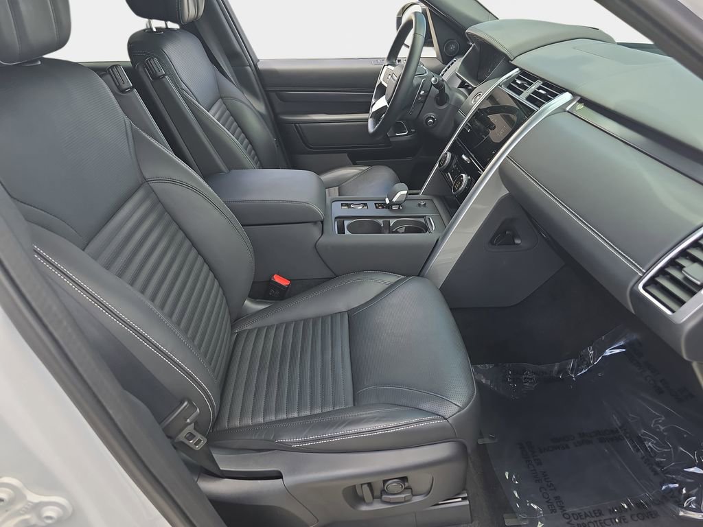 Certified 2025 Land Rover Discovery Metropolitan Edition AWD/4WD image 10