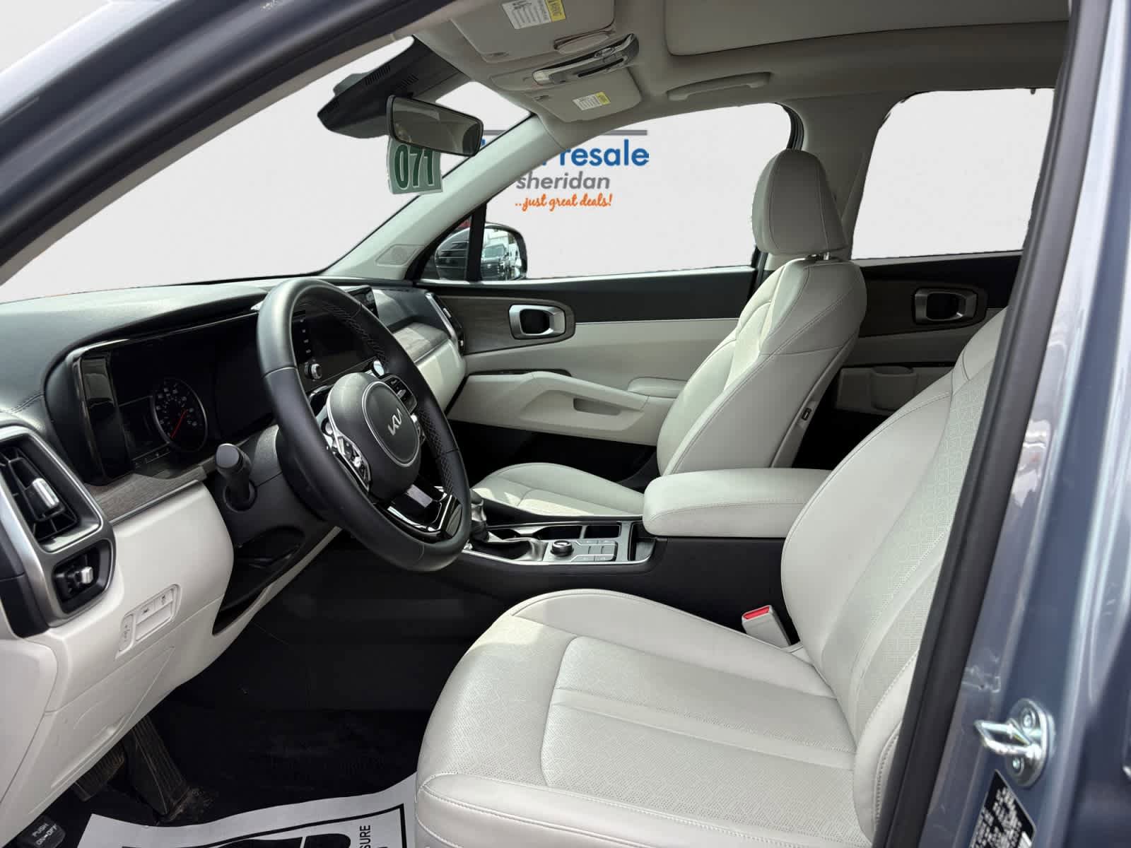 Used 2023 Kia Sorento S w/ Panoramic Sunroof Package AWD/4WD image 8