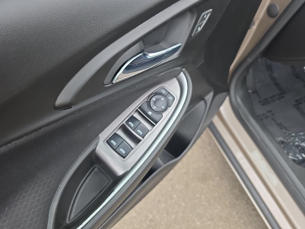 Used 2023 Chevrolet Malibu LT w/ Driver Confidence Package FWD image 11