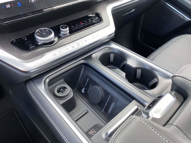 New 2027 Ford Expedition Platinum w/ Stealth Appearance Package AWD/4WD image 18