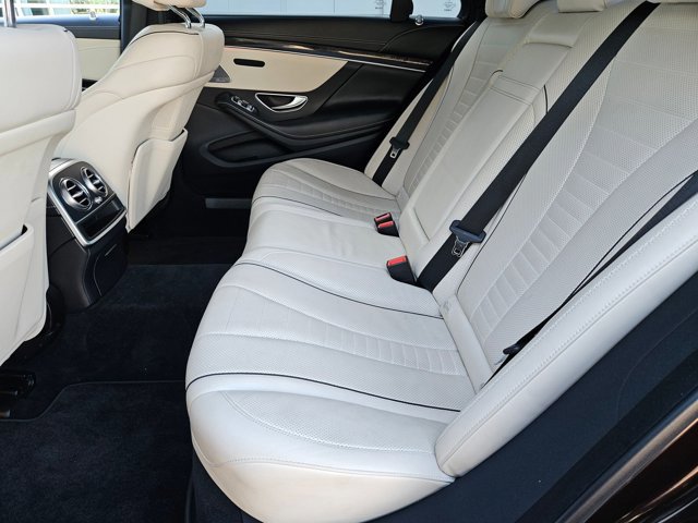 Used 2017 Mercedes-Benz S 550 Sedan image 18