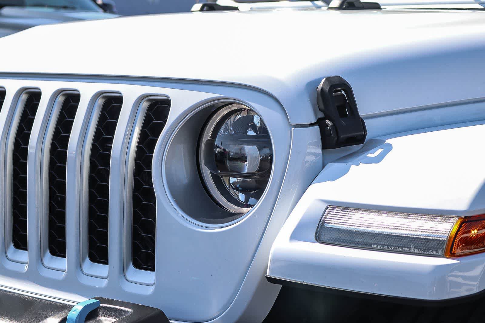 Used 2023 Jeep Wrangler Unlimited Sahara AWD/4WD image 8