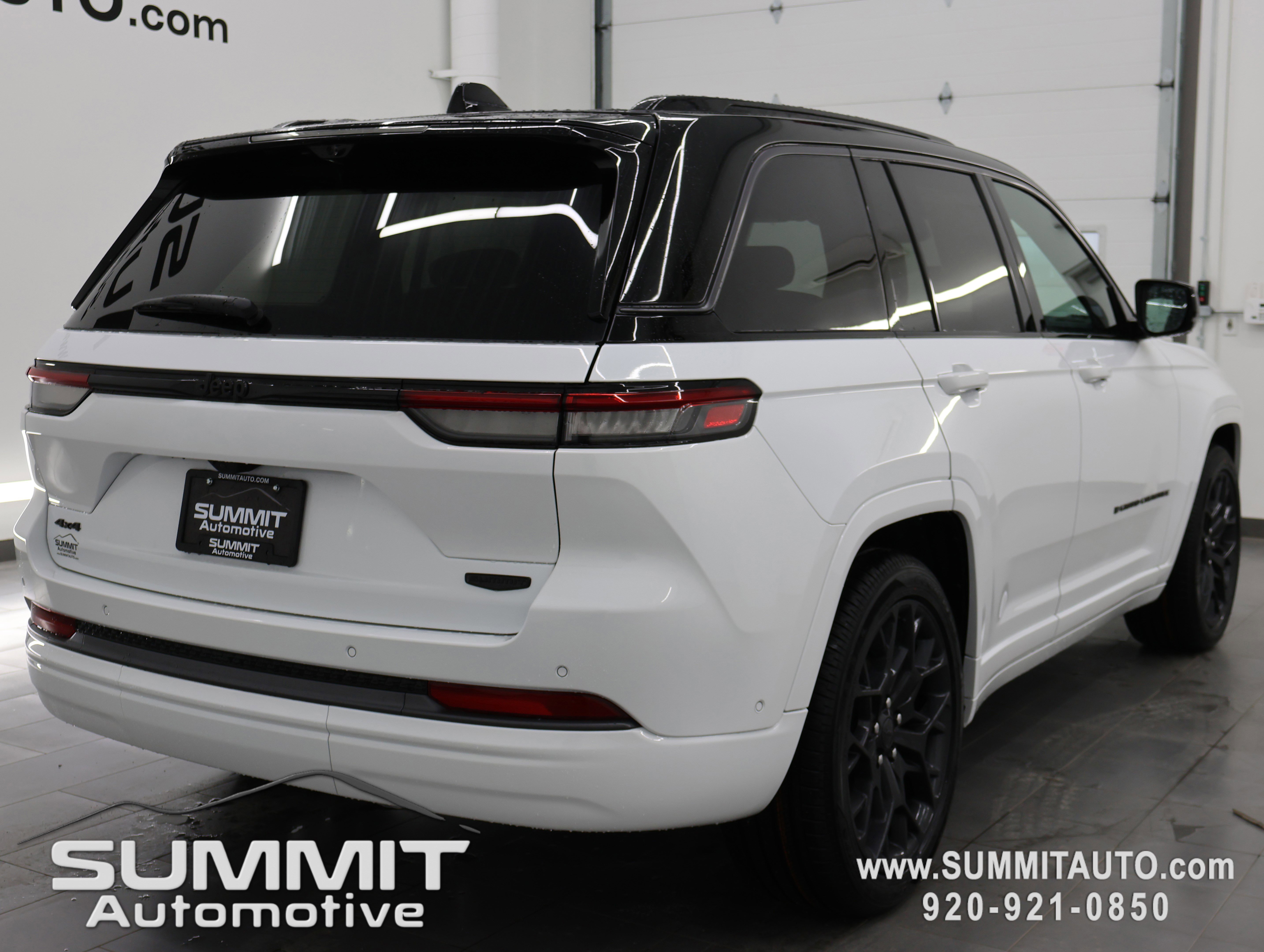 New 2026 Jeep Grand Cherokee Summit image 5