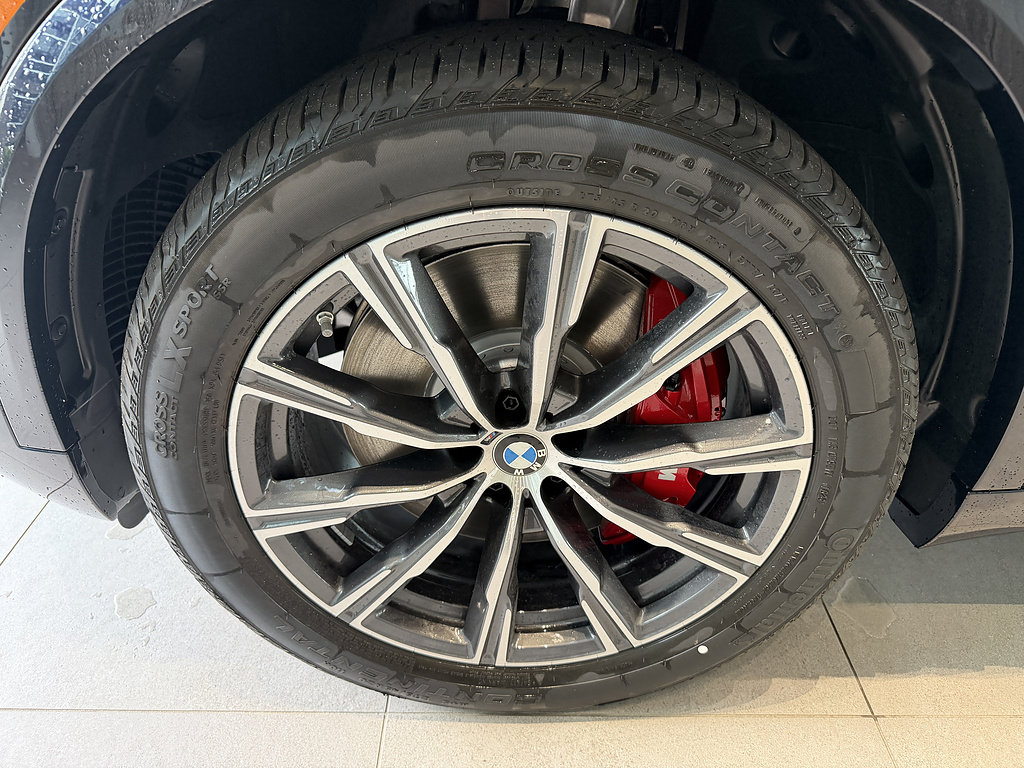 New 2026 BMW X5 xDrive50e w/ M Sport Package AWD/4WD image 8