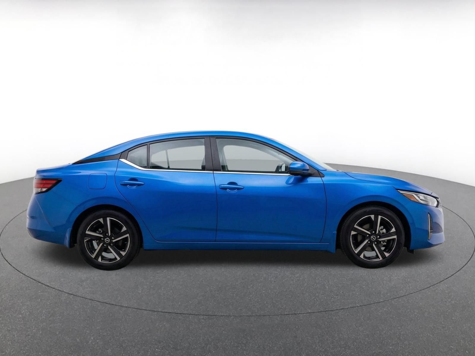 Used 2025 Nissan Sentra SV FWD image 8