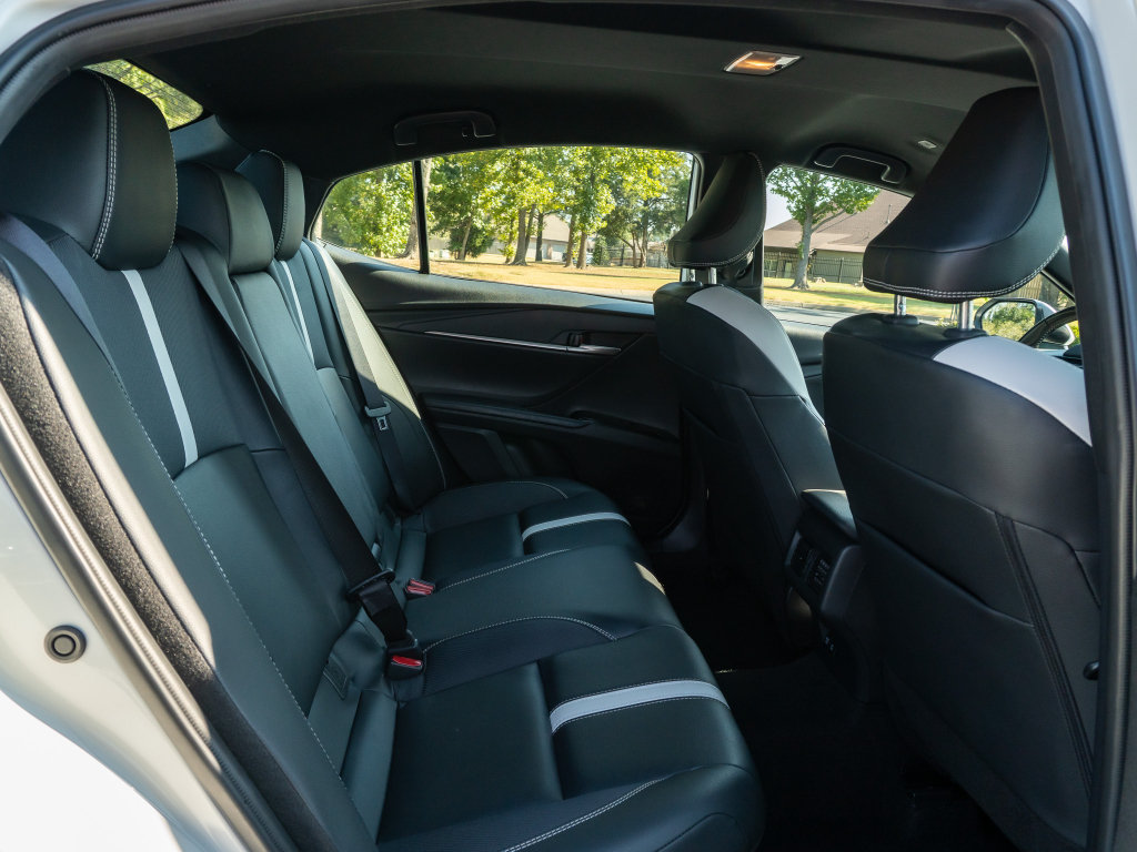 Used 2025 Toyota Camry SE FWD image 17