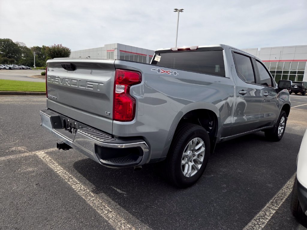 Used 2024 Chevrolet Silverado 1500 LT AWD/4WD image 10