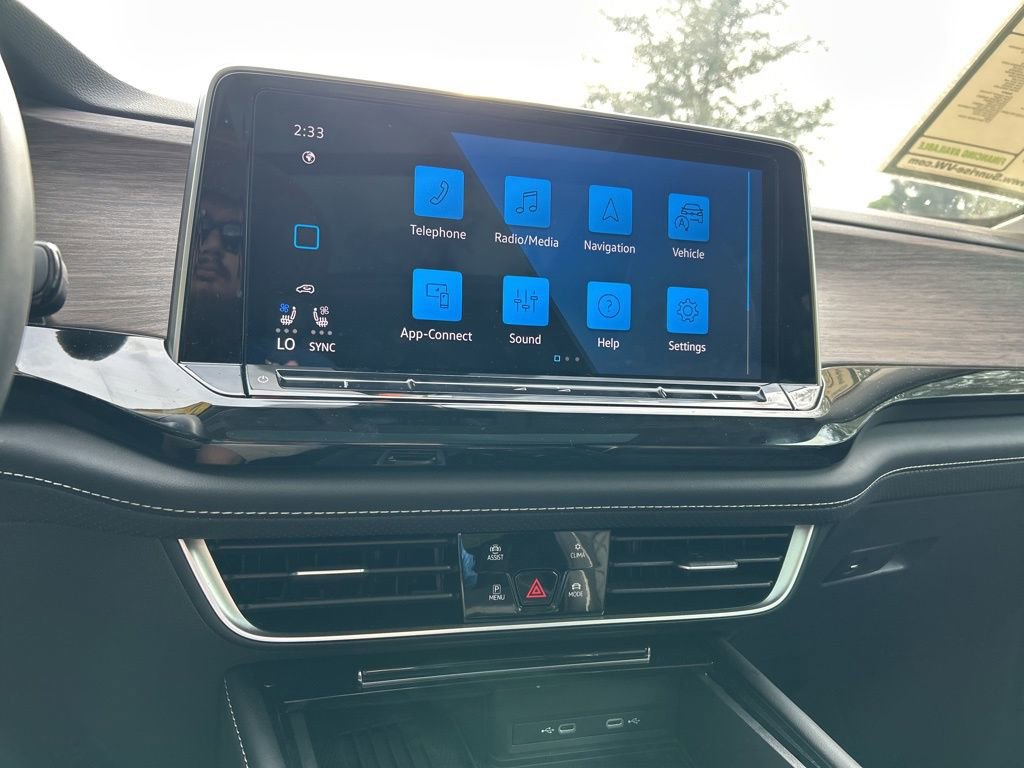 Used 2025 Volkswagen Atlas SEL Premium R-Line image 32