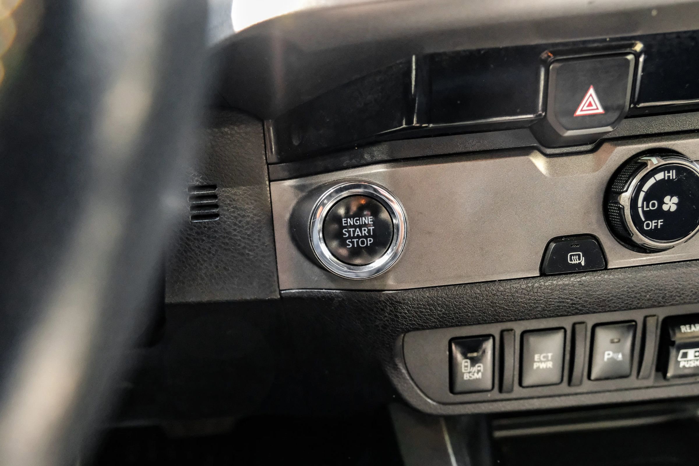 Used 2018 Toyota Tacoma TRD Sport w/ Technology Package RWD image 19