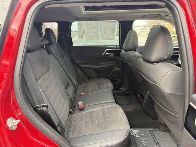 Used 2023 Mitsubishi Outlander SE image 28
