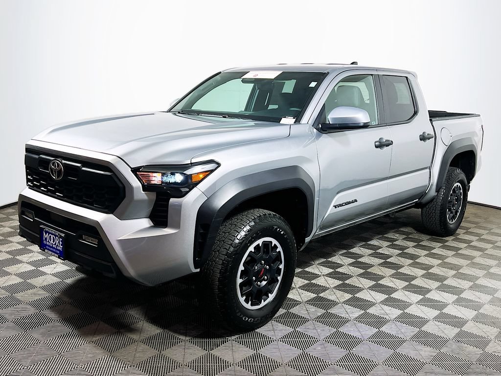 Certified 2025 Toyota Tacoma TRD Off-Road AWD/4WD image 3