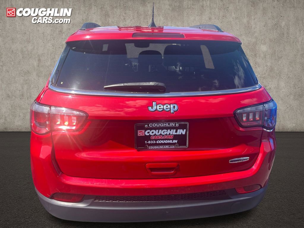Used 2018 Jeep Compass Latitude w/ Popular Equipment Group FWD image 3