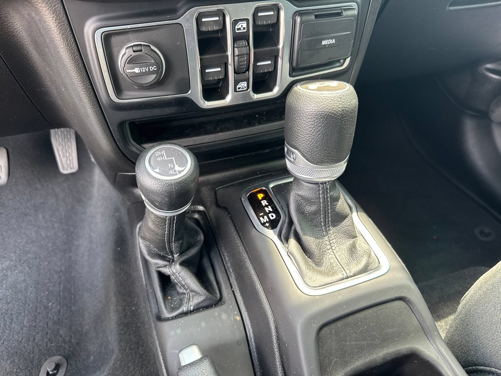 Used 2024 Jeep Wrangler Unlimited Sport AWD/4WD image 24