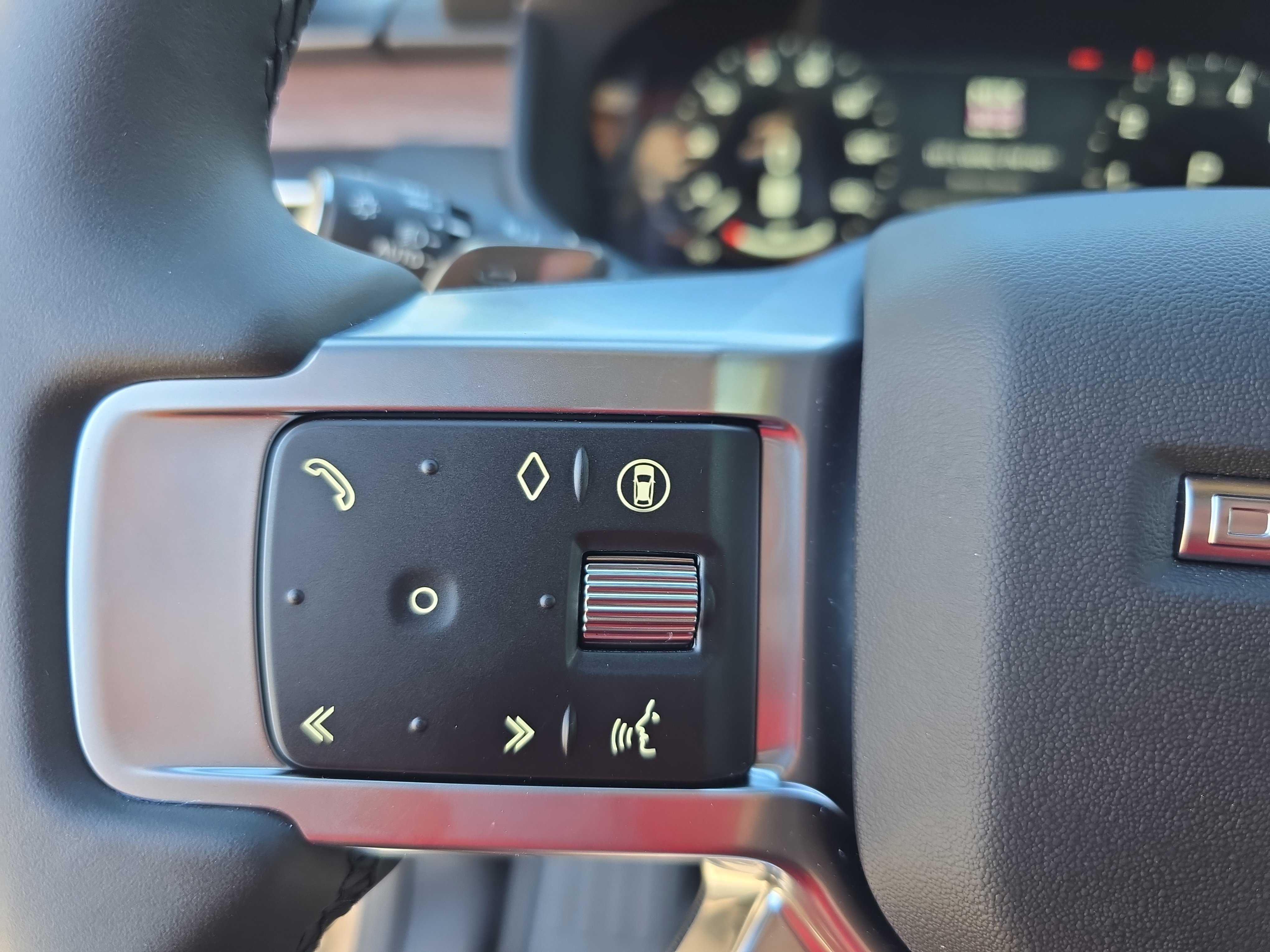 New 2026 Land Rover Discovery Dynamic SE image 17