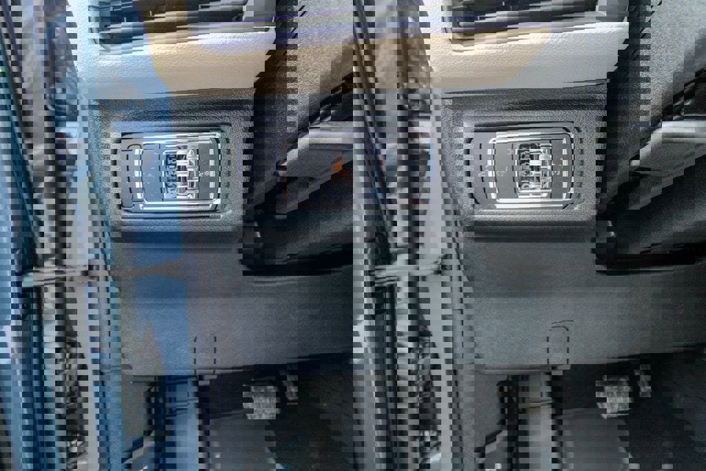 Used 2026 Lincoln Corsair Premiere image 18