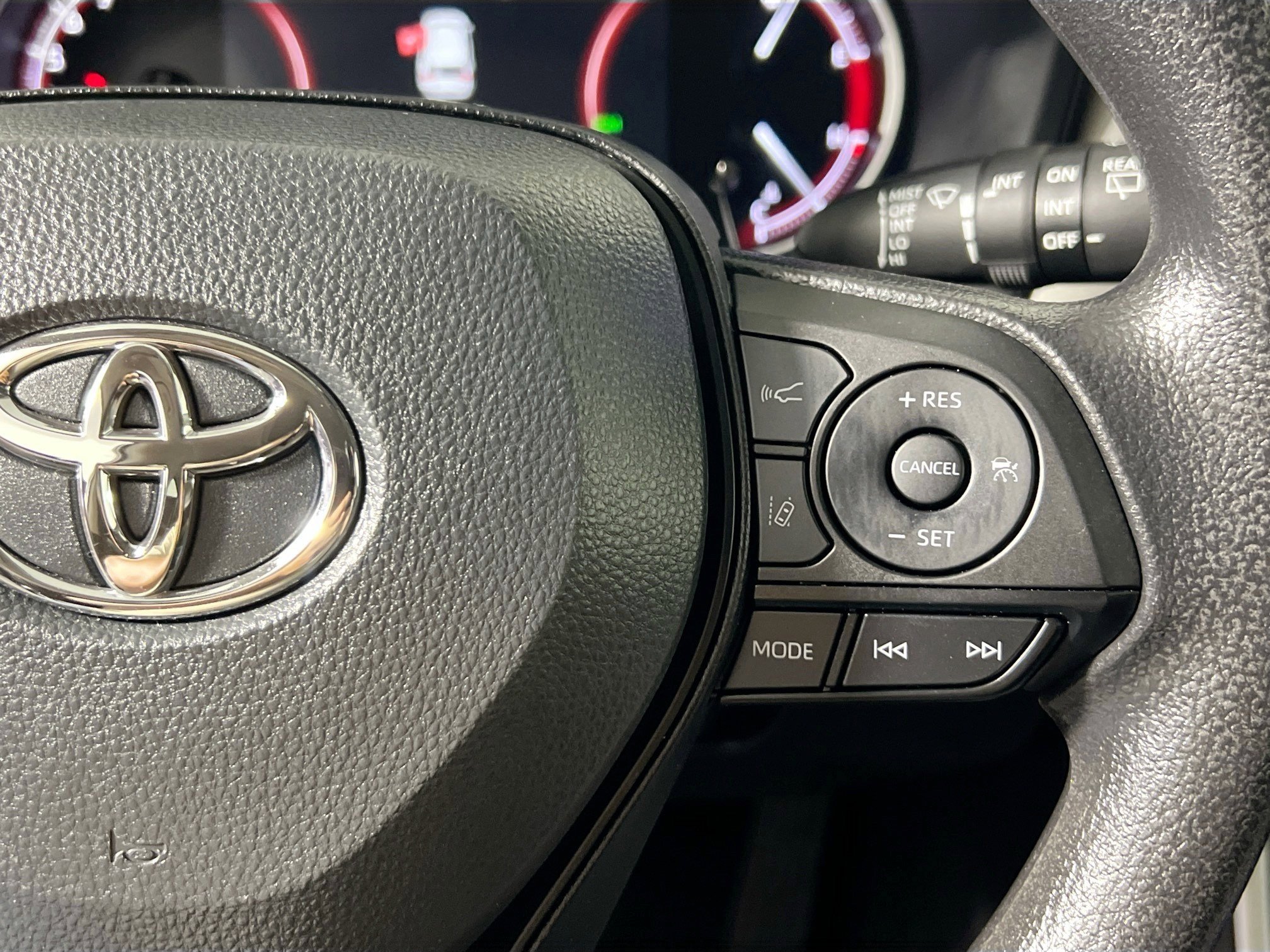 Used 2025 Toyota RAV4 XLE w/ Convenience Package image 19