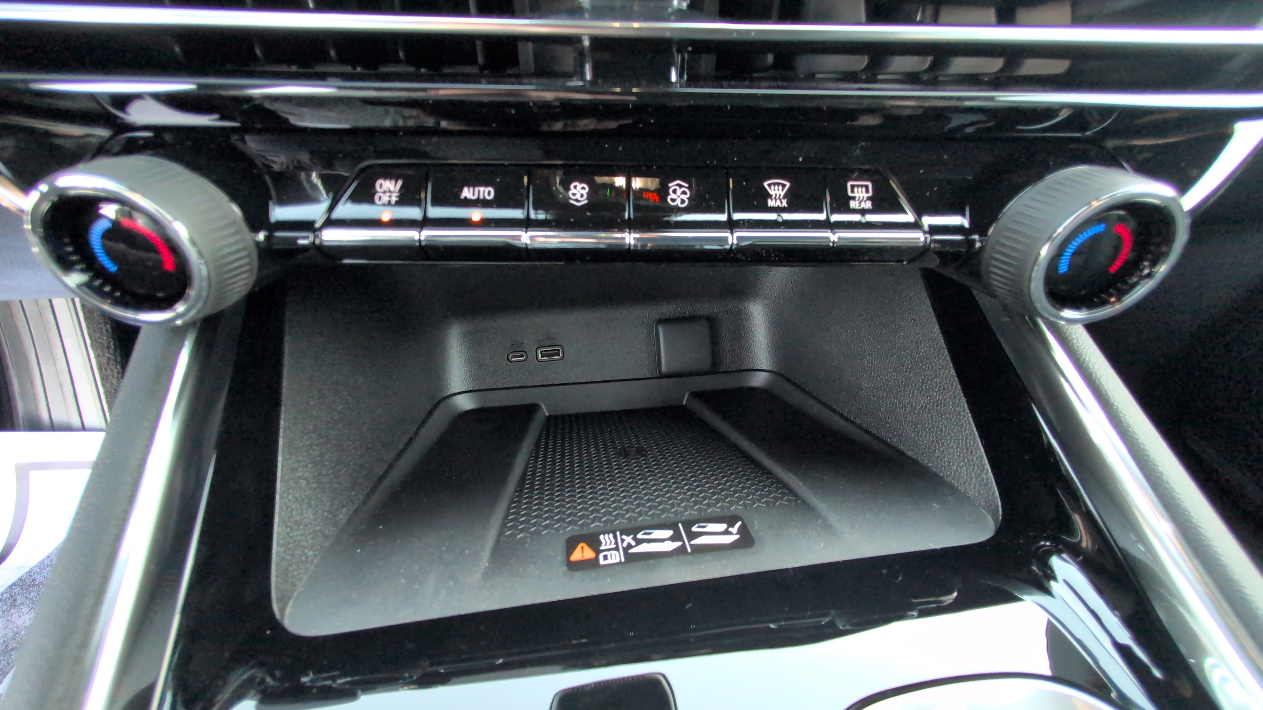 Used 2026 Chevrolet Traverse RS FWD image 26