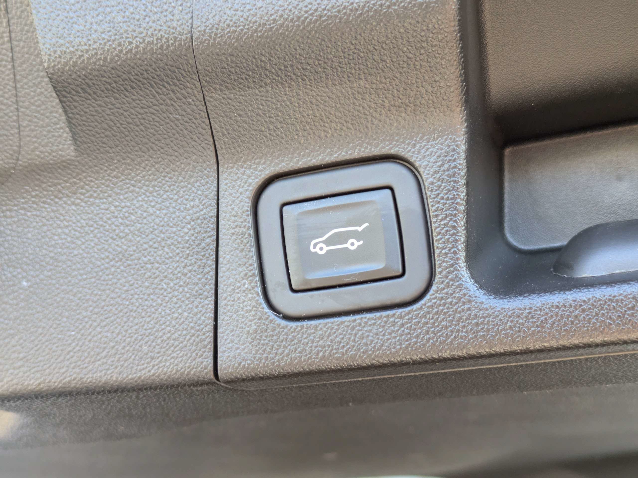 Used 2023 GMC Acadia SLE w/ Driver Convenience Package FWD image 14