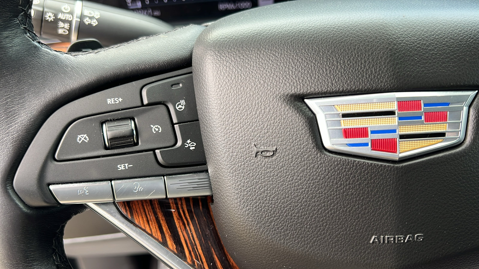 Used 2022 Cadillac Escalade ESV Luxury AWD/4WD image 28