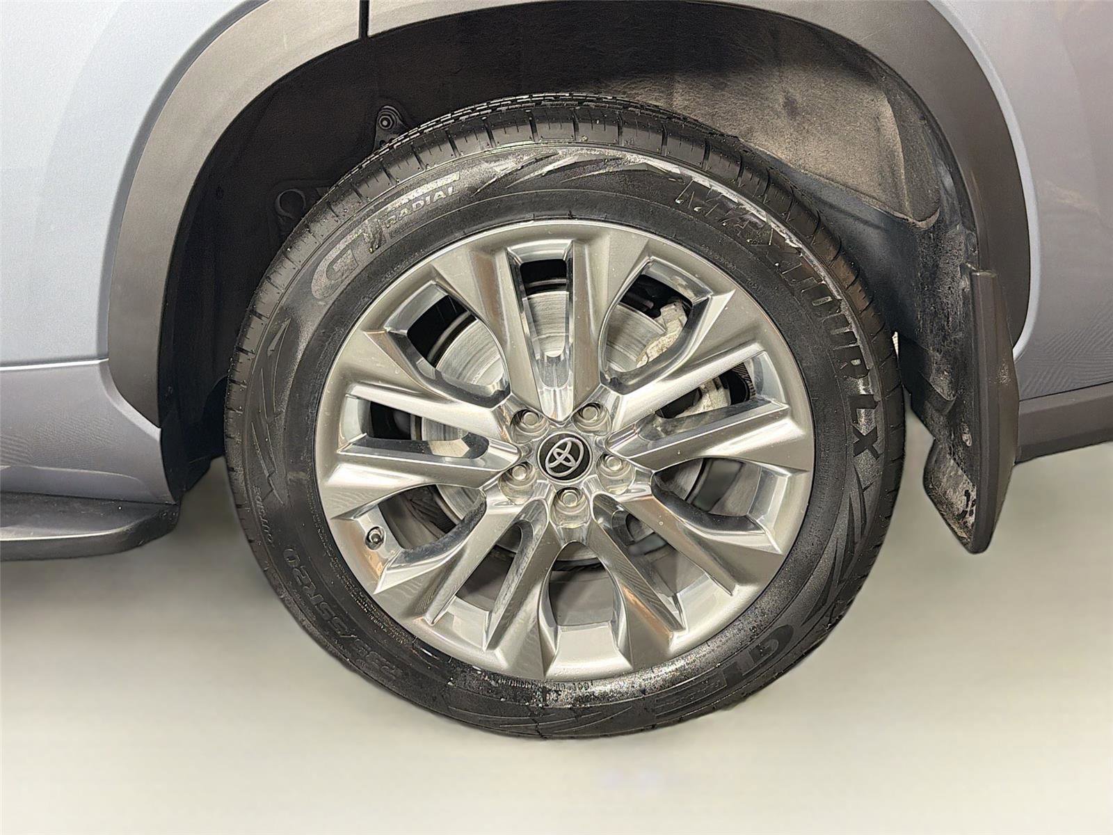 Used 2023 Toyota Highlander Limited image 32