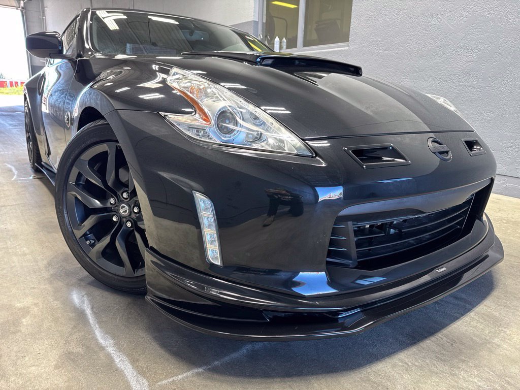 Used 2016 Nissan 370Z Coupe RWD image 2