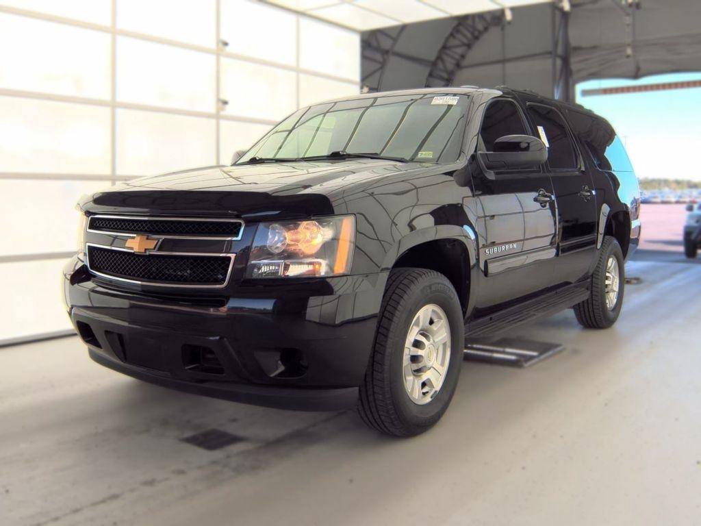 Used 2013 Chevrolet Suburban 2500 LS w/ Skid Plate Package AWD/4WD image 4