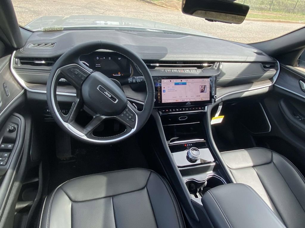 New 2026 Jeep Grand Cherokee Limited w/ Luxury Tech Group II image 40