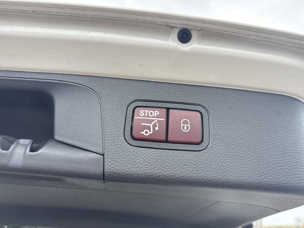 Used 2018 Mercedes-Benz GLC 300 4MATIC image 33