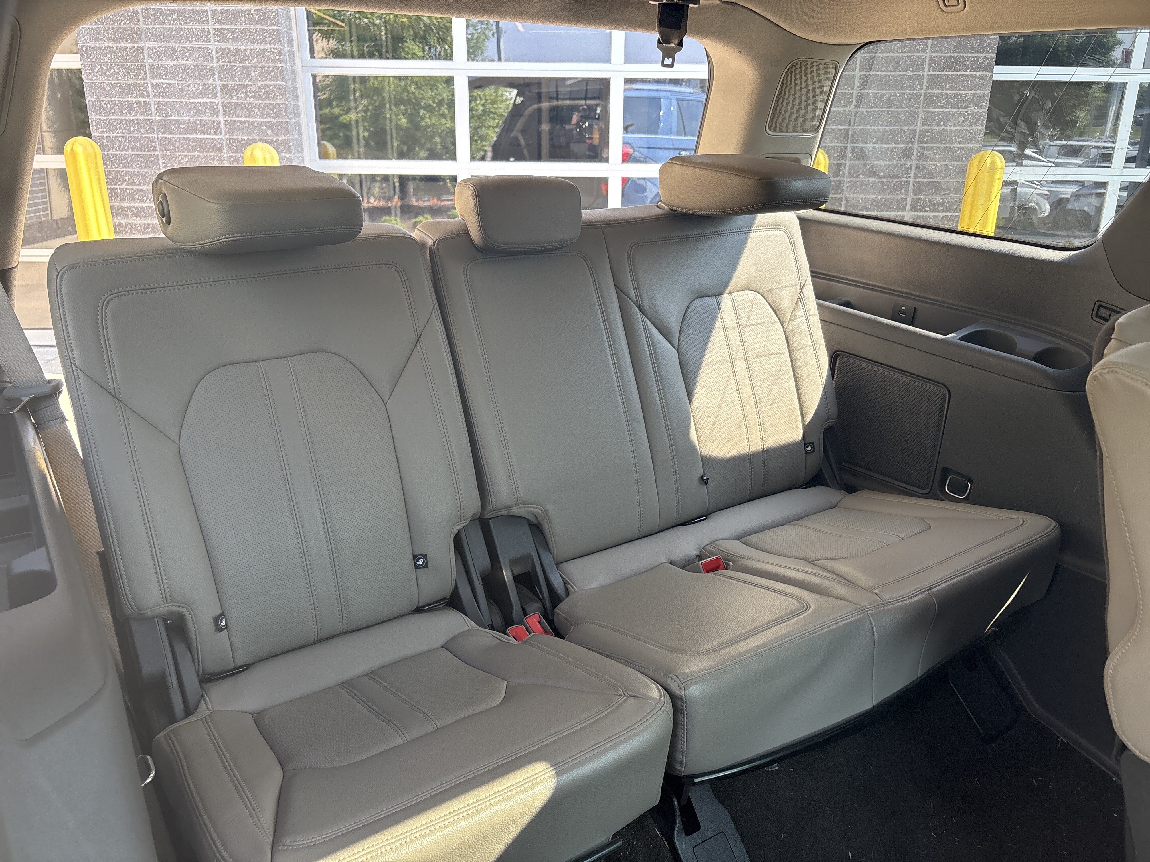 Used 2019 Ford Expedition Limited w/ Equipment Group 302A RWD image 32