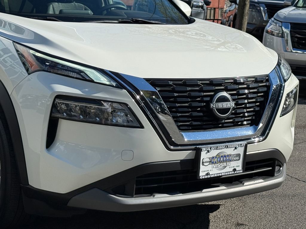 Used 2023 Nissan Rogue SV AWD/4WD image 8
