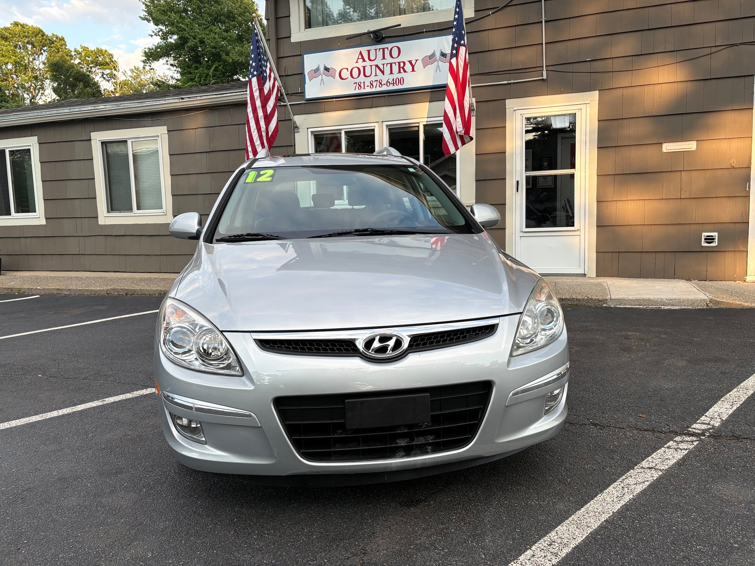 Used 2012 Hyundai Elantra FWD image 2