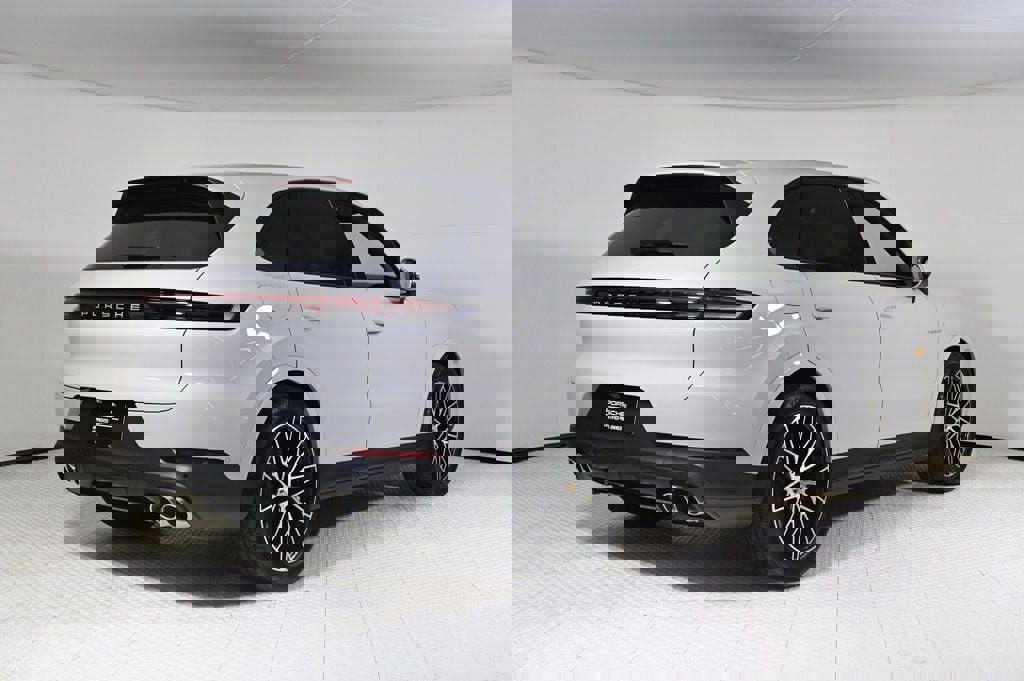 Certified 2025 Porsche Cayenne S image 7