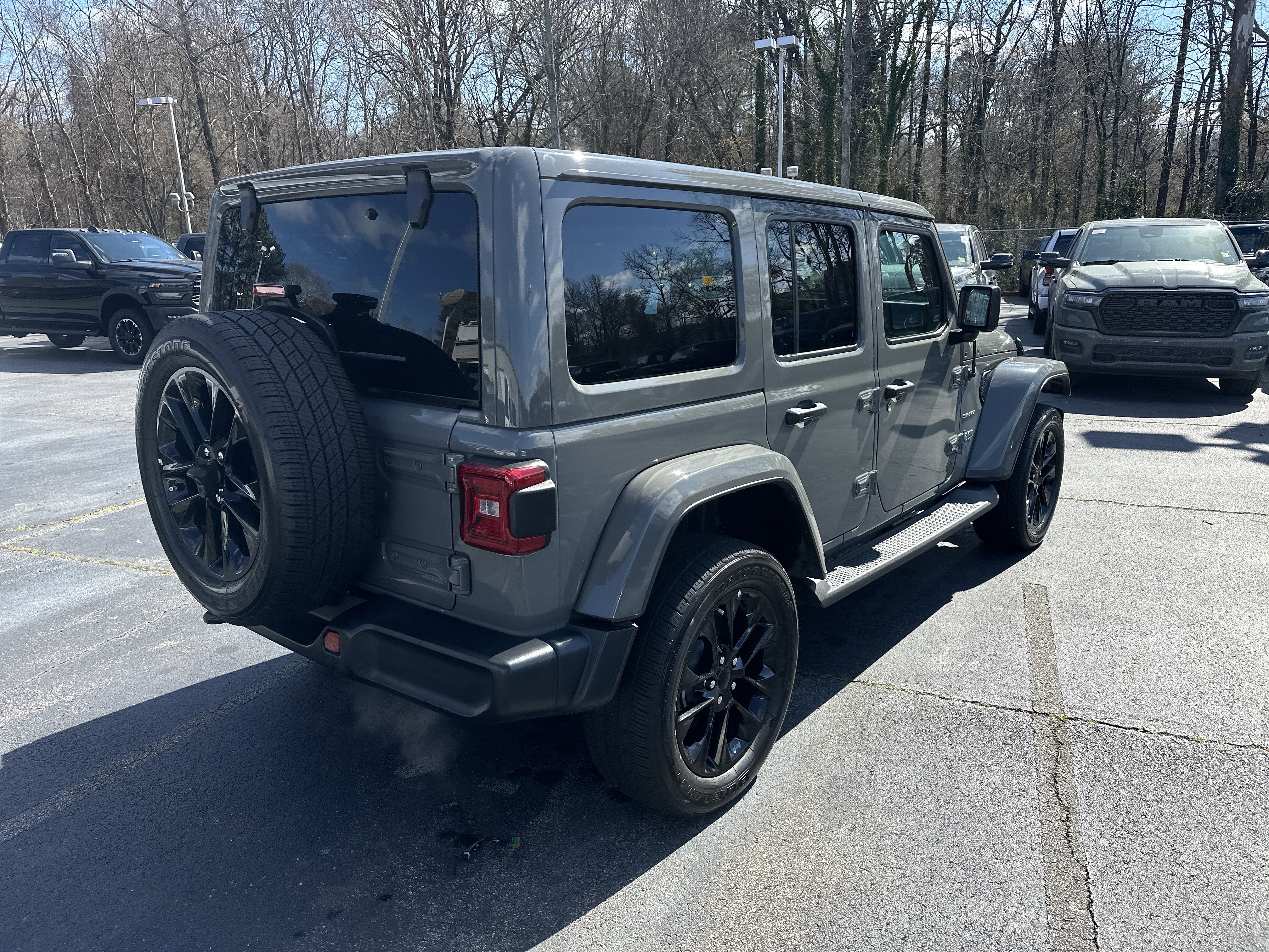Used 2021 Jeep Wrangler Unlimited Sahara w/ Cold Weather Group image 9