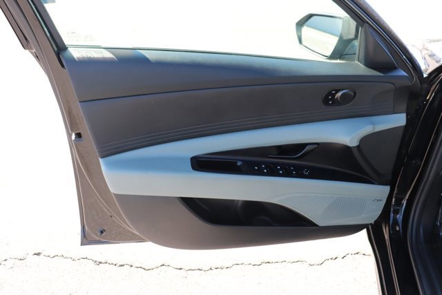 Used 2025 Hyundai Elantra Limited image 9