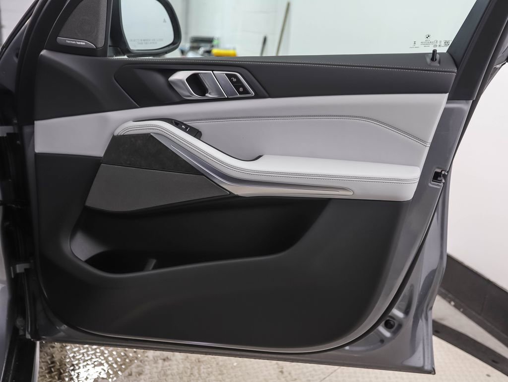 New 2026 BMW X5 xDrive40i w/ Executive Package image 28