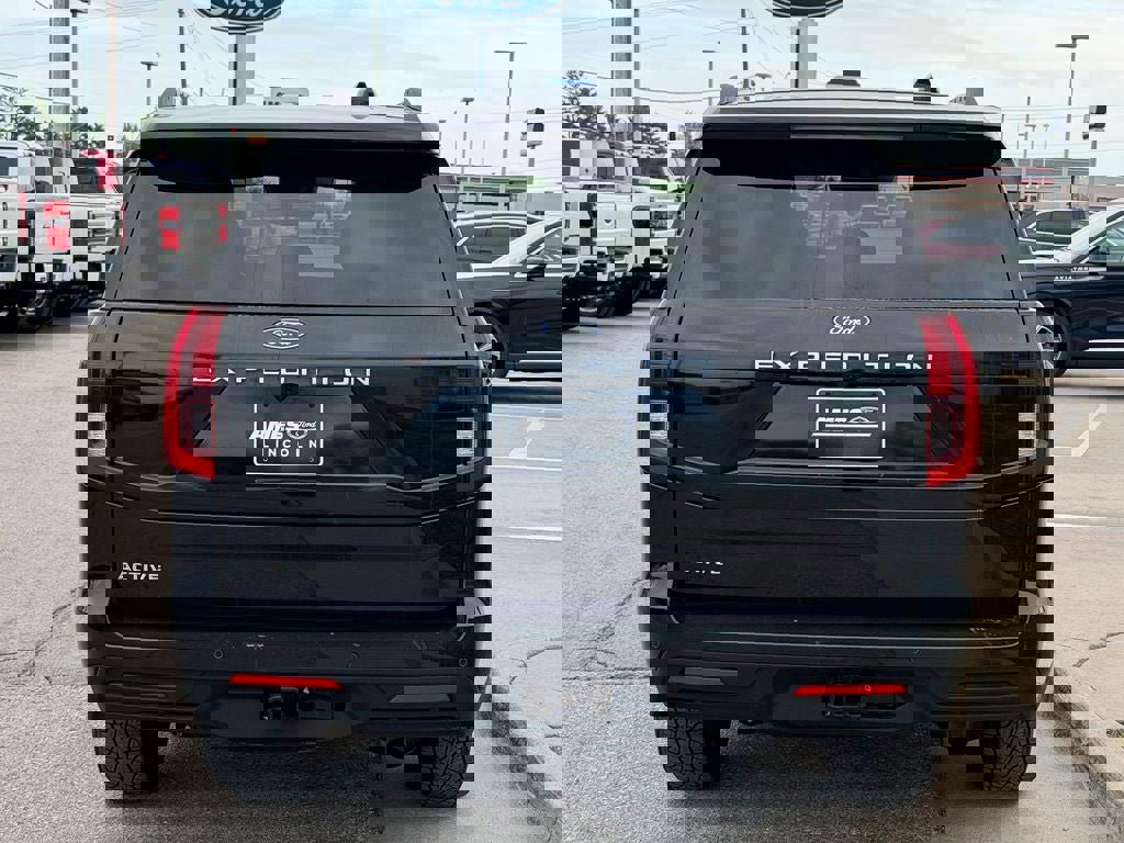 Certified 2025 Ford Expedition Active AWD/4WD image 5