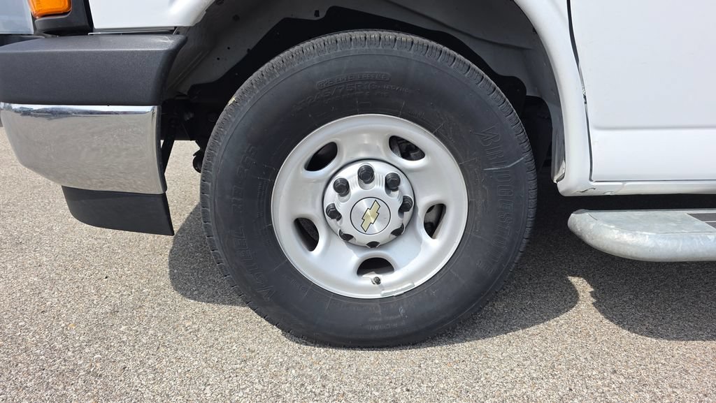 Used 2024 Chevrolet Express 2500 w/ Driver Convenience Package RWD image 10