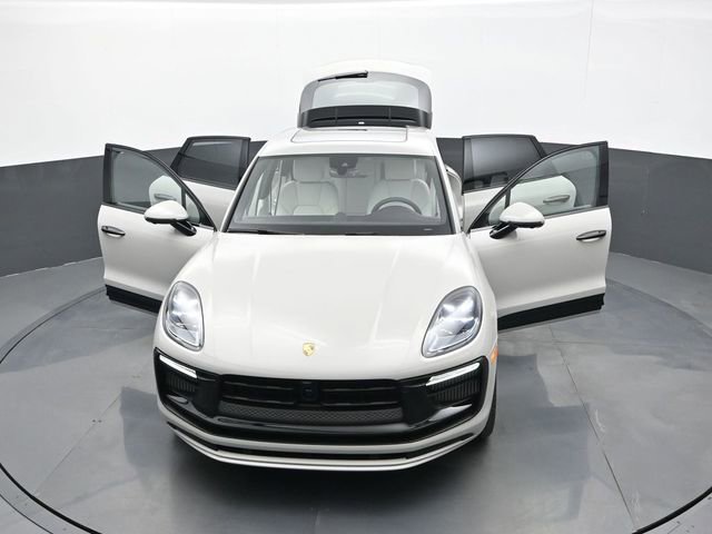 New 2026 Porsche Macan GTS AWD/4WD image 32