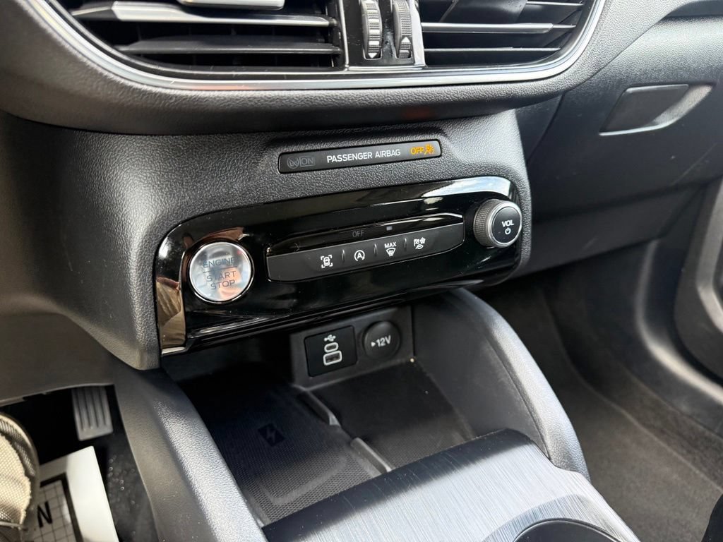 Used 2025 Ford Escape Platinum AWD/4WD image 27