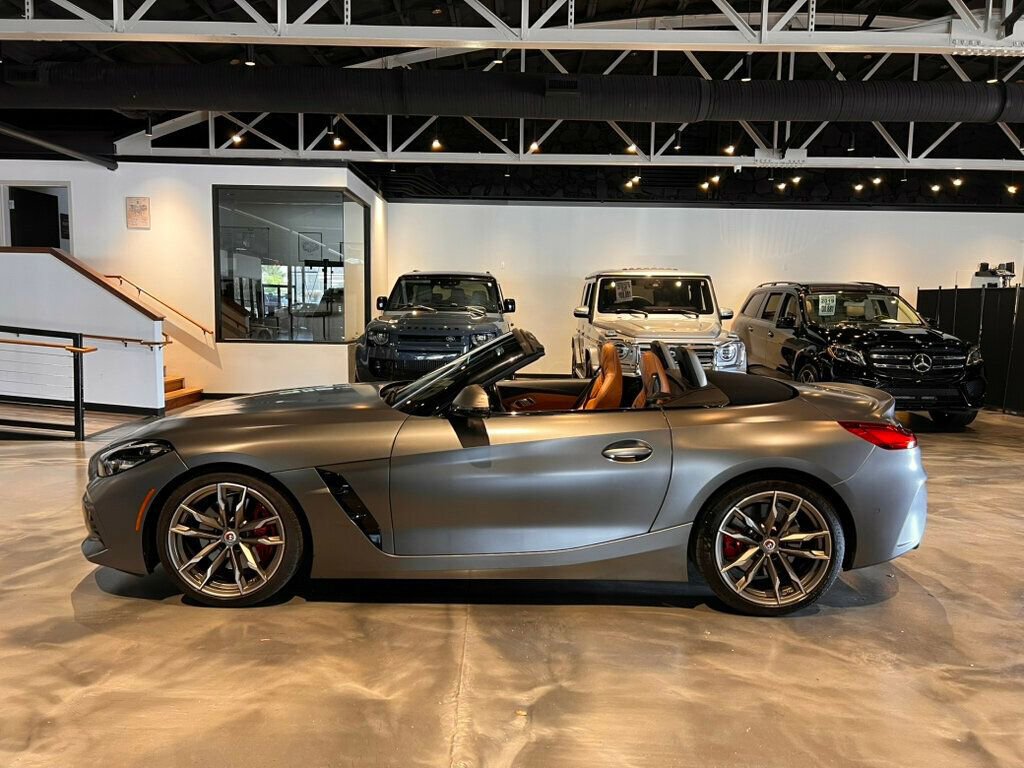 Used 2022 BMW Z4 M40i w/ Premium Package image 2