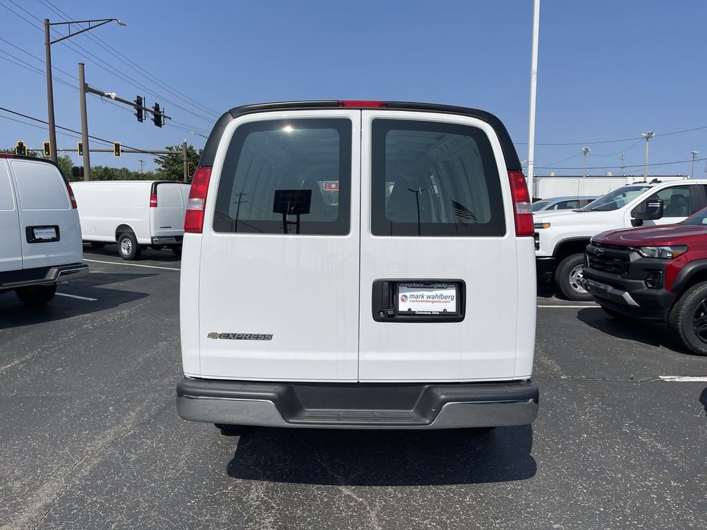 New 2025 Chevrolet Express 3500 Extended w/ Driver Convenience Package image 4