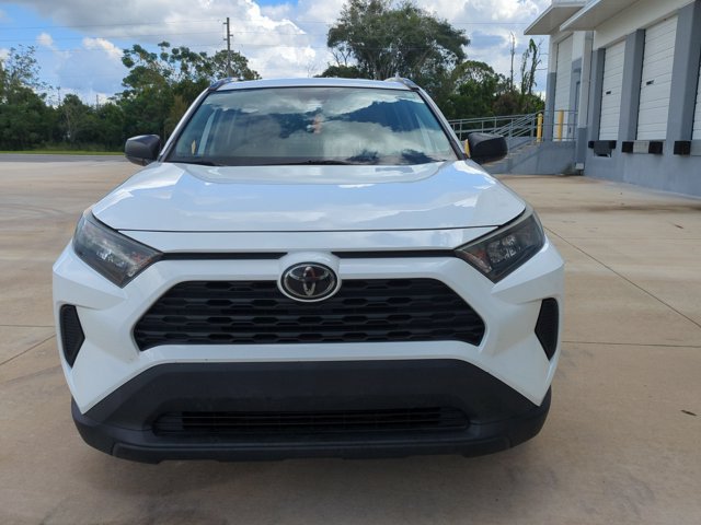 Used 2020 Toyota RAV4 LE FWD image 2