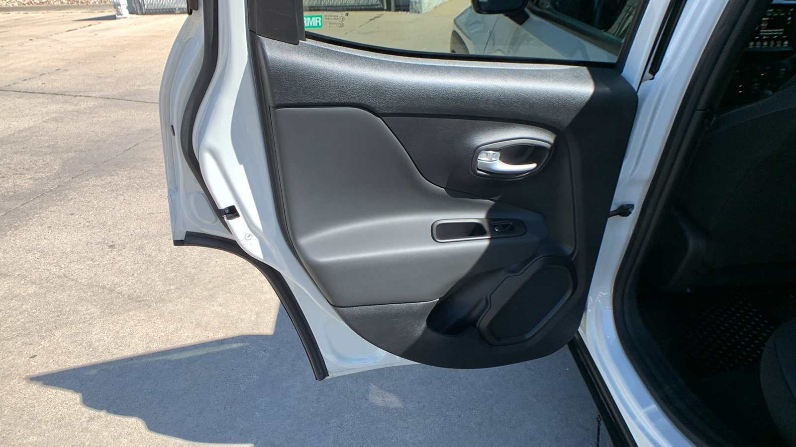 Used 2023 Jeep Renegade Latitude w/ Premium Group AWD/4WD image 18