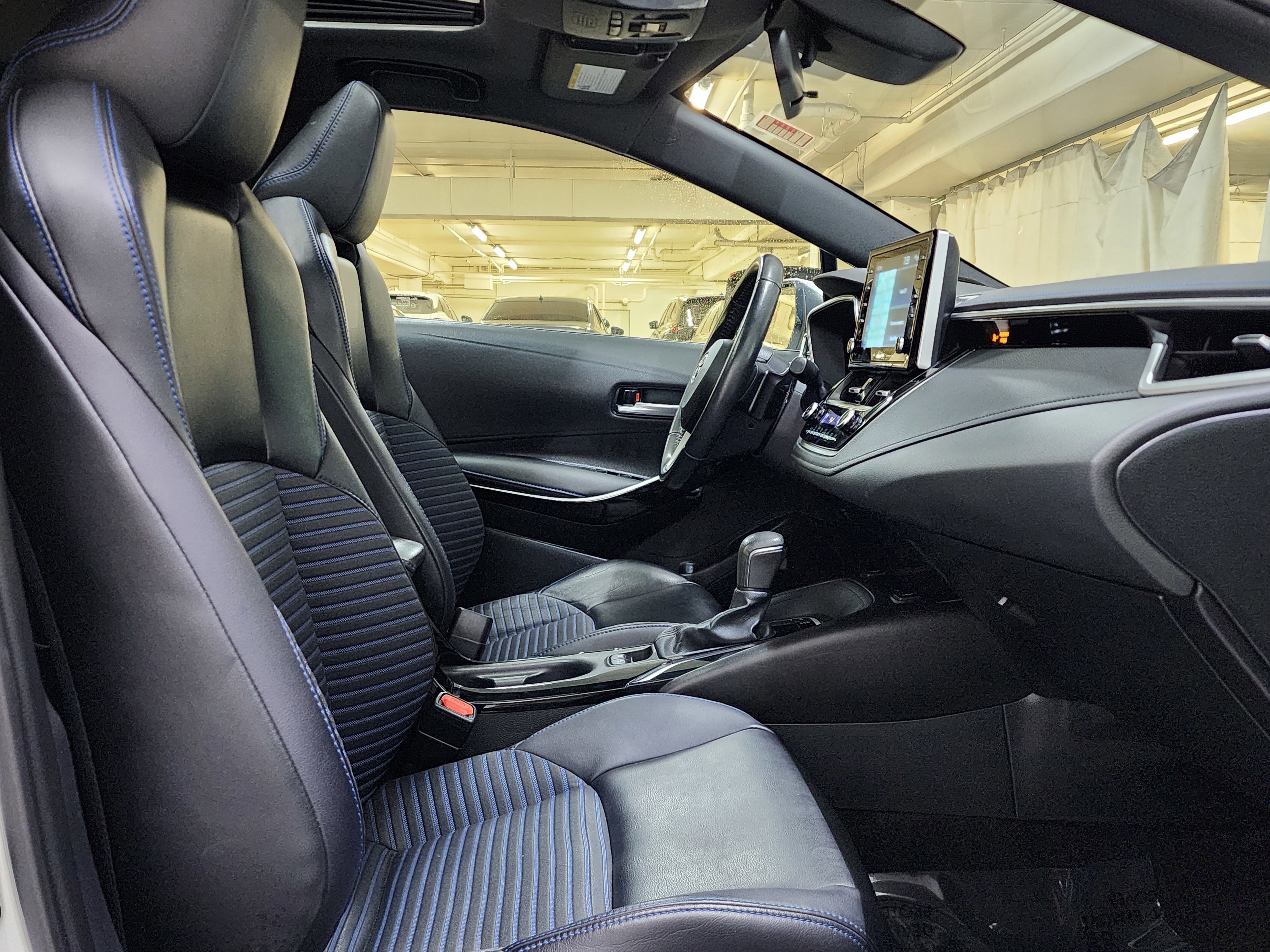 Used 2020 Toyota Corolla XSE image 22