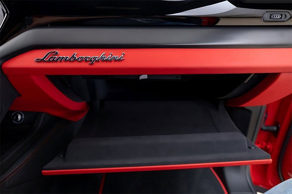 Used 2022 Lamborghini Urus image 43