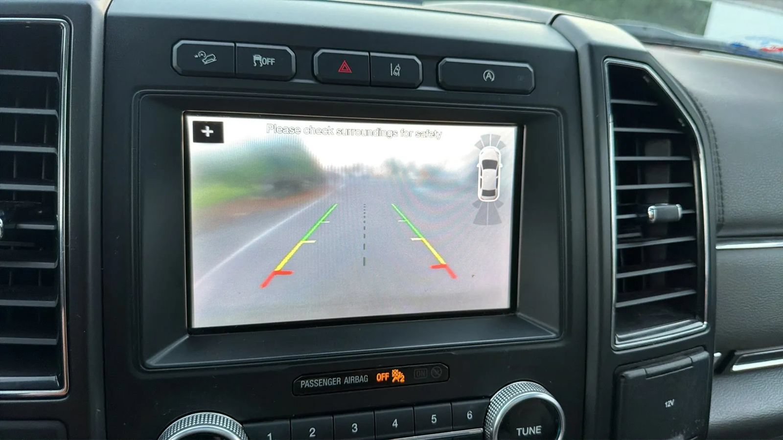 Used 2018 Ford Expedition Limited w/ Equipment Group 301A AWD/4WD image 27