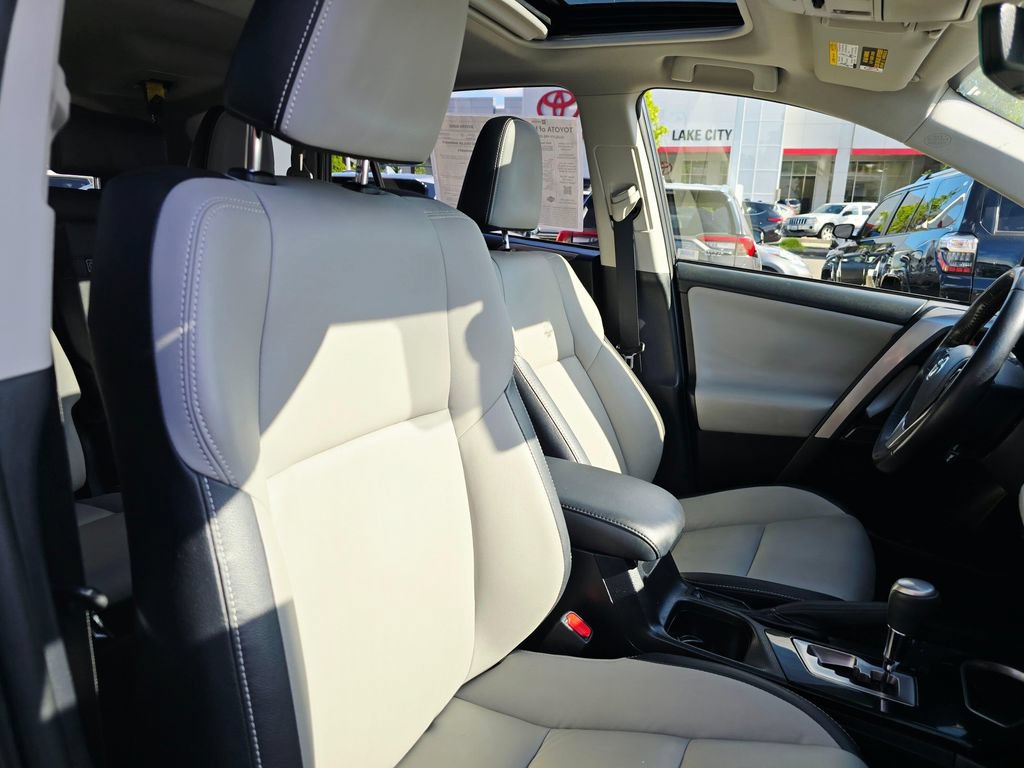 Used 2018 Toyota RAV4 Limited w/ Carpet Mat Package AWD/4WD image 11