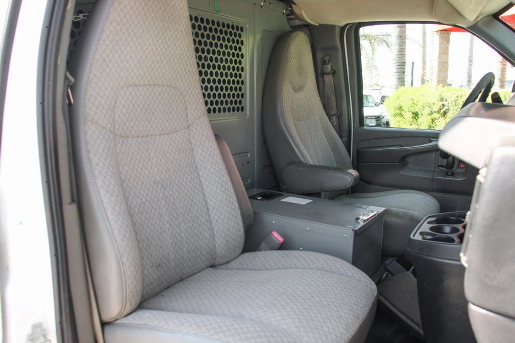 Used 2014 Chevrolet Express 2500 image 30